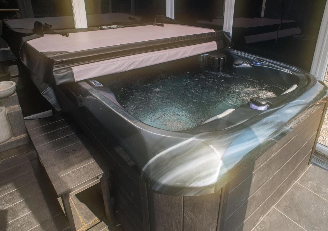Luxury Super Central Cottage With A Hot Tub/ Gym Portree Esterno foto