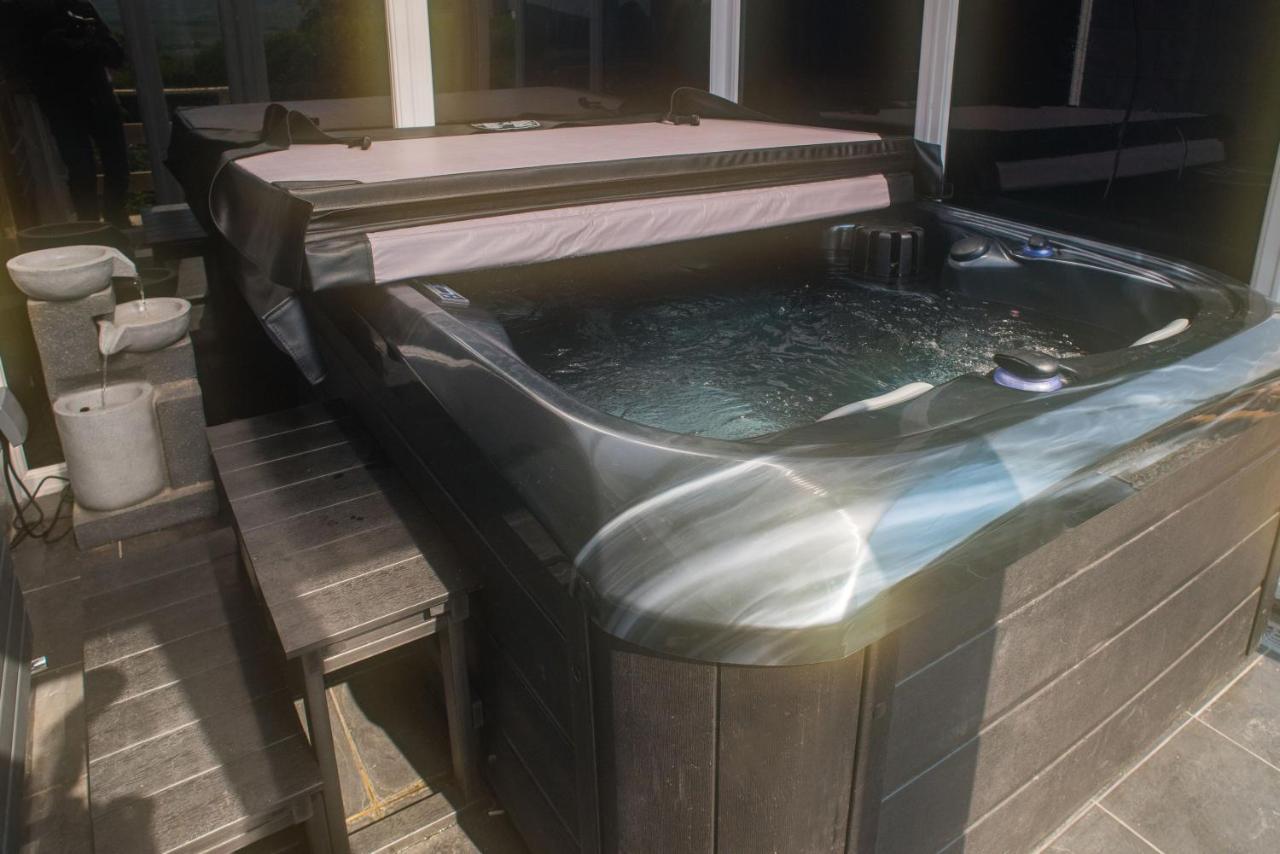 Luxury Super Central Cottage With A Hot Tub/ Gym Portree Esterno foto